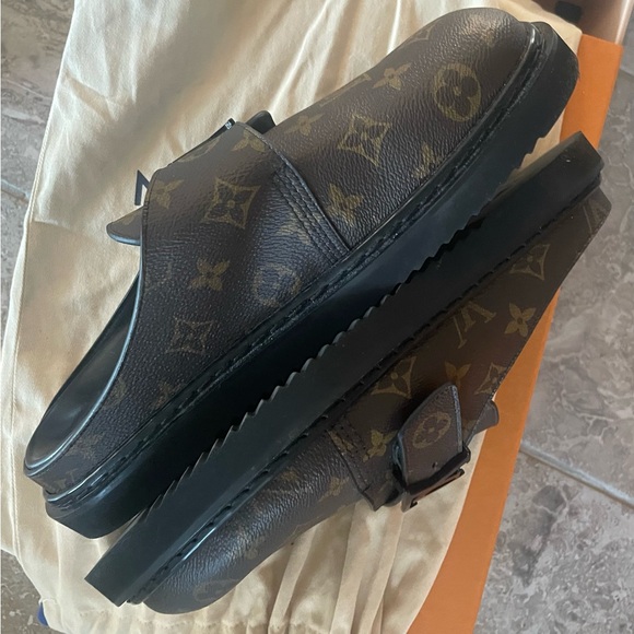Men’s Louis Vuitton Size 8 Slides - Picture 7 of 12